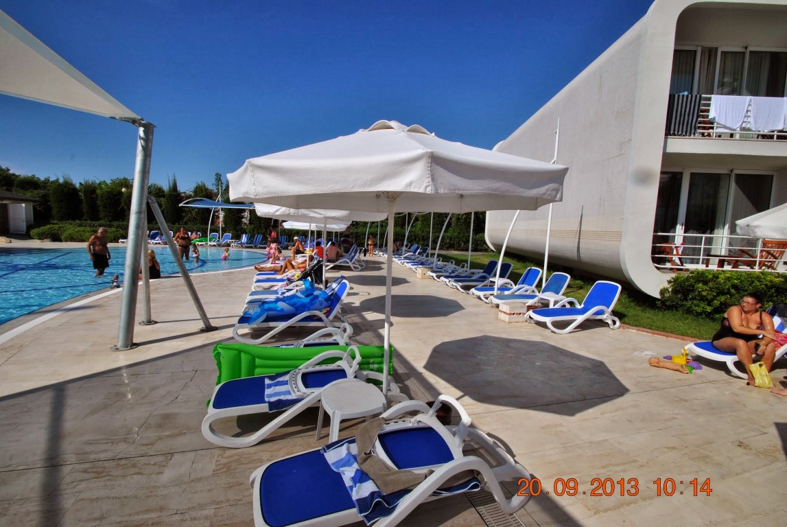 imagini hotel TITANIC LARA